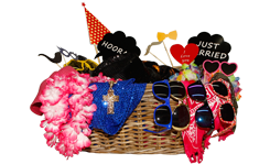 Requisitenbox Bunte Requisitenbox neben der Fotosäule